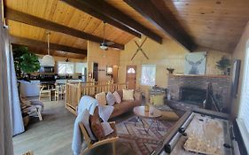 Cresta Lunar- Cozy And Modern 2 Bedroom Cabin